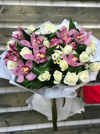 Букет цветов из: Розы и Хризантемы в Передовой