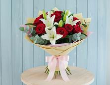Букет цветов из:  Лилии и Розы в Передовой