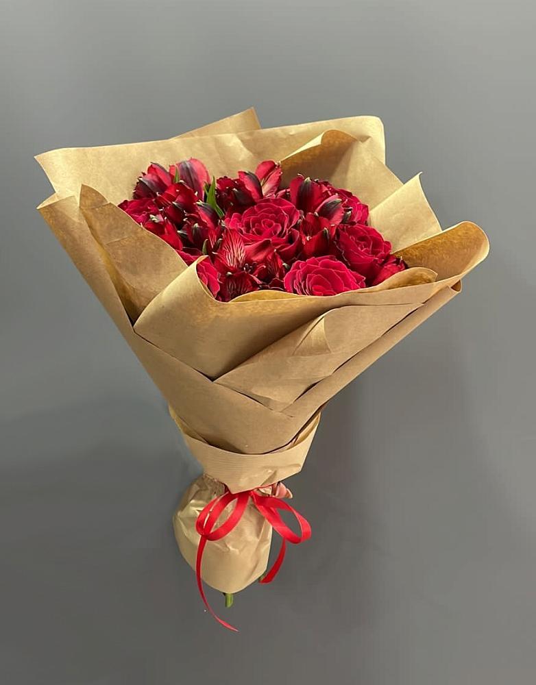 Букет цветов из: Альстромерии и Розы в Передовой