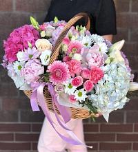Композиция солнечный день в Передовой Цветочная композиция из Розы, Хризантемы, Пионы и Лизиантусы в корзине в Передовой