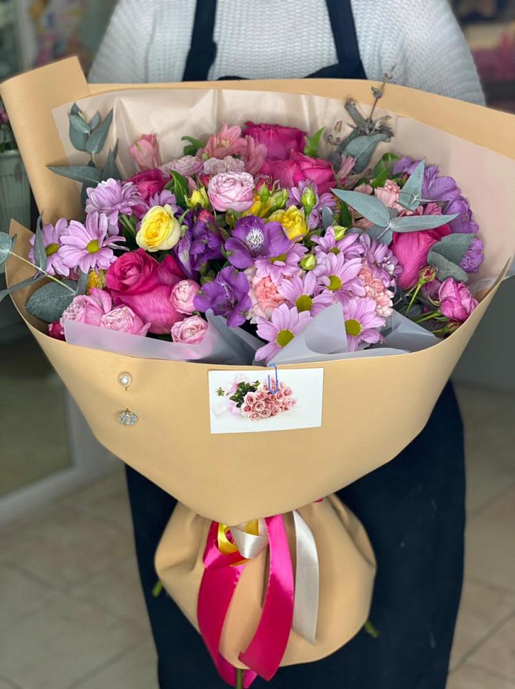 Букет цветов из: Хризантемы, Гвоздики и Альстромерии в Передовой