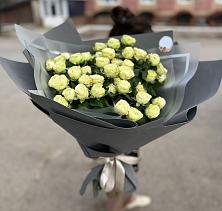 Букет Белые кустовые розы Солинеро в Передовой