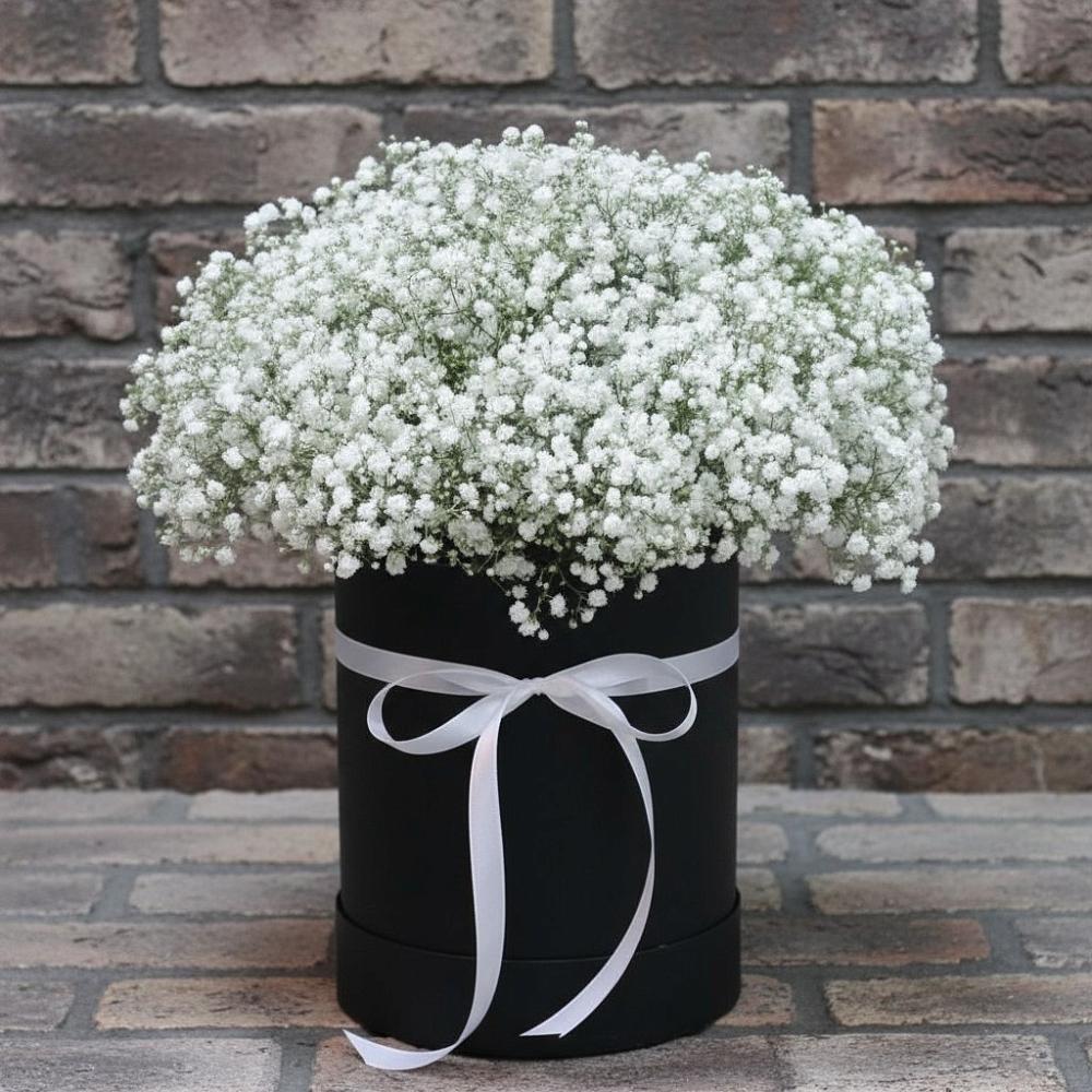 Цветочная композиция из Гипсофила в шляпной коробке в Передовой