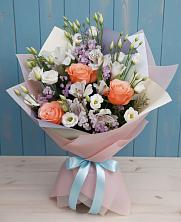 Букет цветов из:  Лизиантусы, Розы, Альстромерии и Гипсофила в Передовой