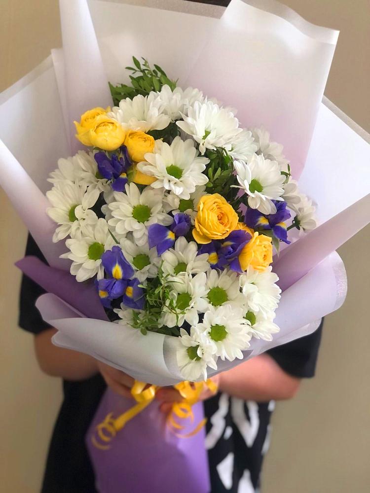 Букет цветов из: Ирисы, Хризантемы и Розы в Передовой