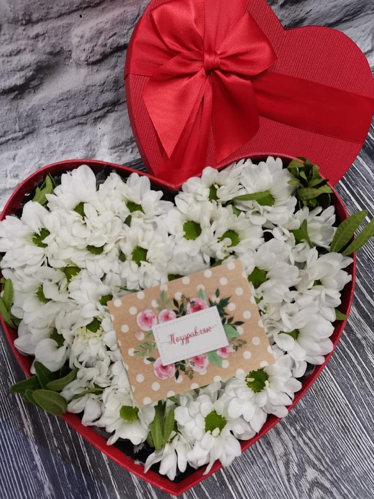 Цветочная композиция из Хризантемы в виде сердца в Передовой