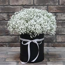 Цветочная композиция из Гипсофила в шляпной коробке в Передовой