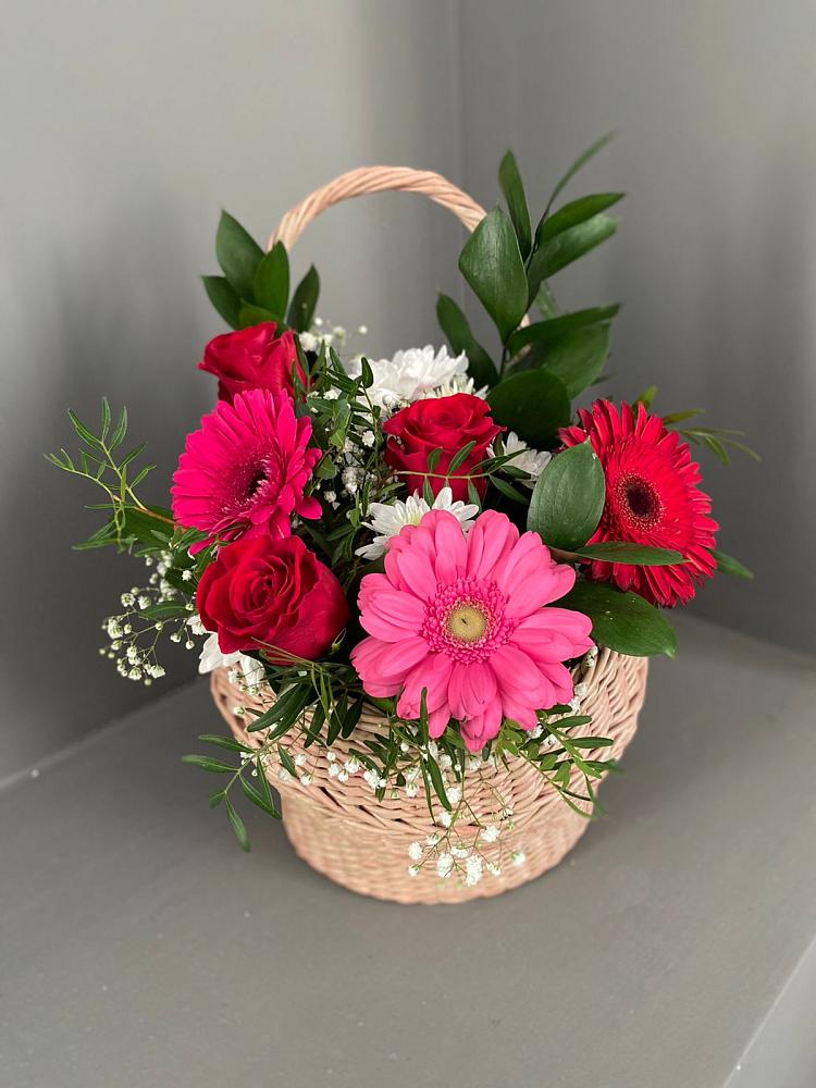 Цветочная композиция из Розы, Хризантемы и Герберы в корзине в Передовой