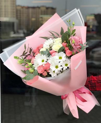 Букет цветов из: Розы, Лизиантусы и Хризантемы в Передовой